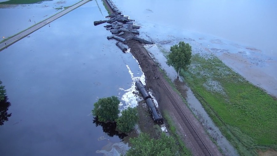 Major oil spill spreads across Iowa floodwaters, forcing evacuations after train derails (VIDEO)