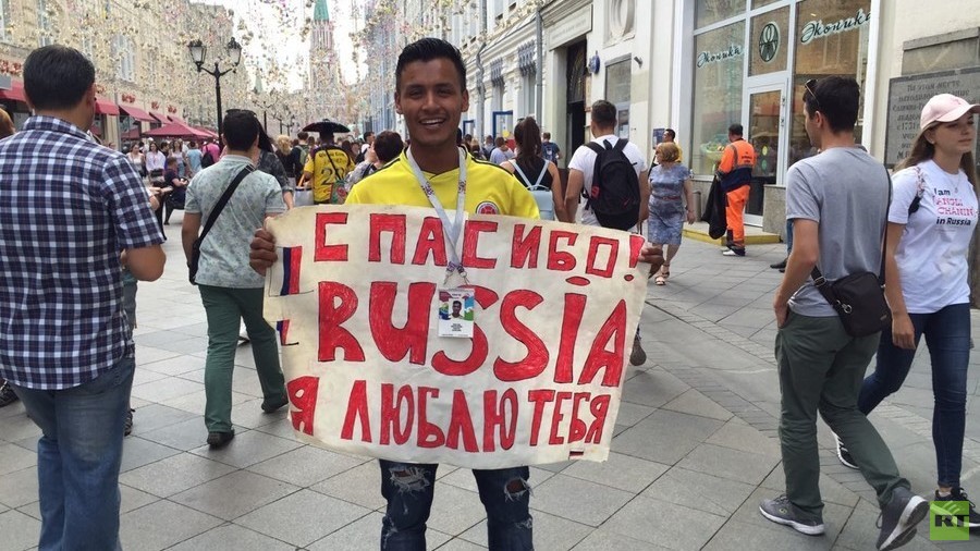 ‘Thank you, I love you!’ Colombian fan with parting World Cup message to Russia (VIDEO)