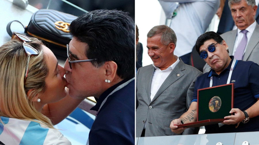 Maradona kisses blonde, receives award from Tatarstan president in Kazan Arena (PHOTOS)