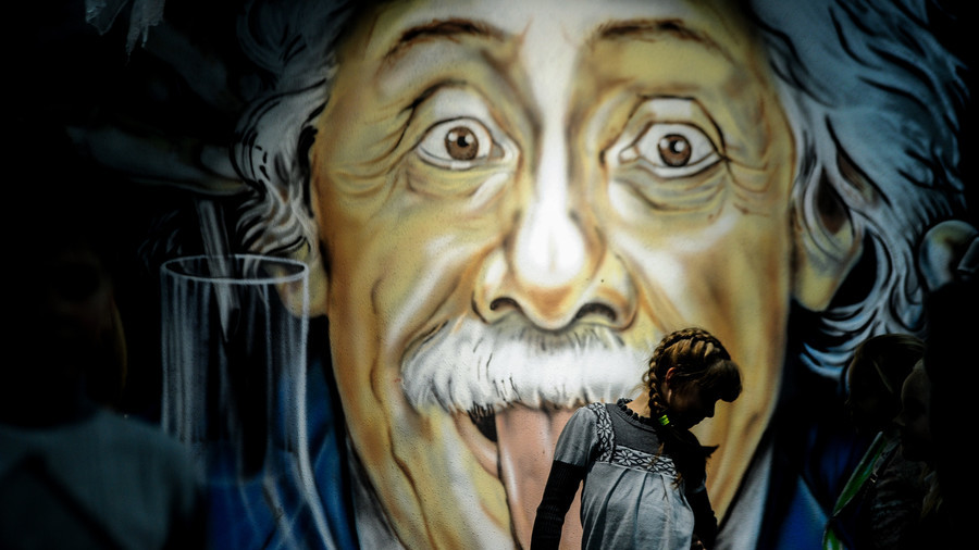 Think yourself smart: Seeing yourself as Einstein could alter your mind