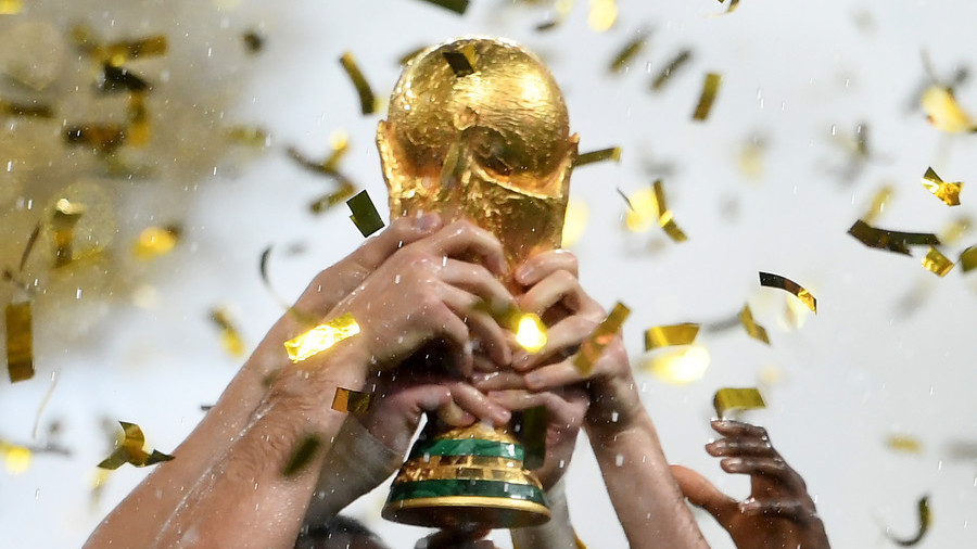 How much gold is in the FIFA World Cup Trophy?