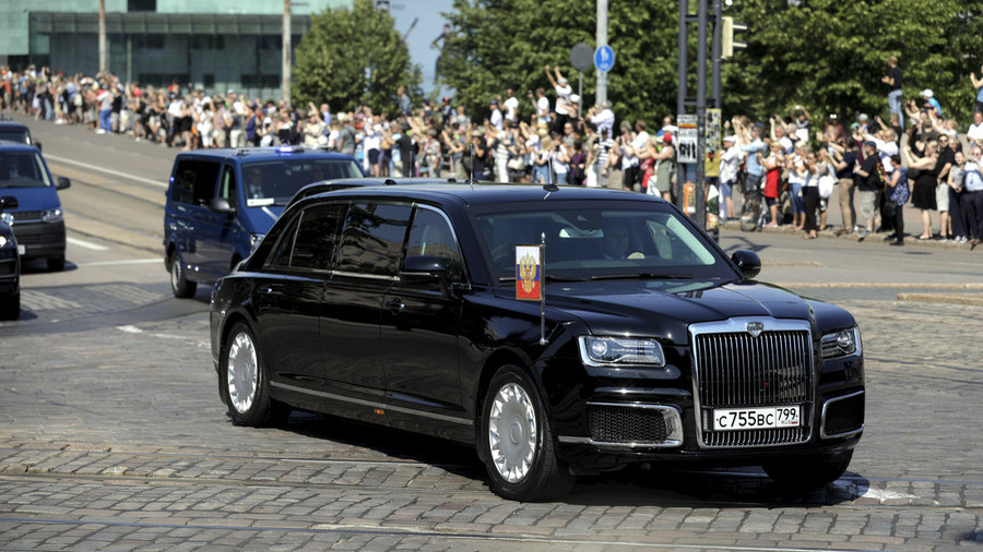 Putin’s new Aurus limo makes foreign debut in Finland (VIDEO)