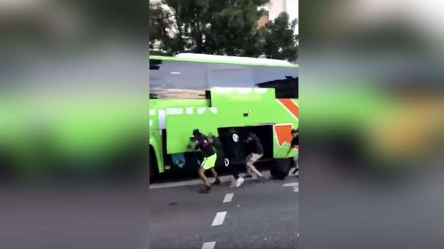 Robbery on the go: Moving bus looted during World Cup celebrations in Grenoble (VIDEO)