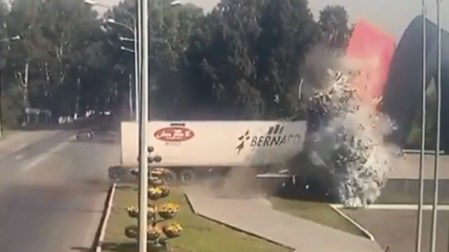 Truck smashes into monument at full speed in horrific accident (DISTURBING VIDEO)