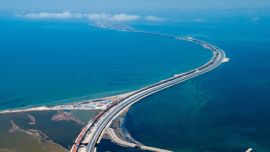 Russian bridge to Crimea sets new traffic record as tourists pour in