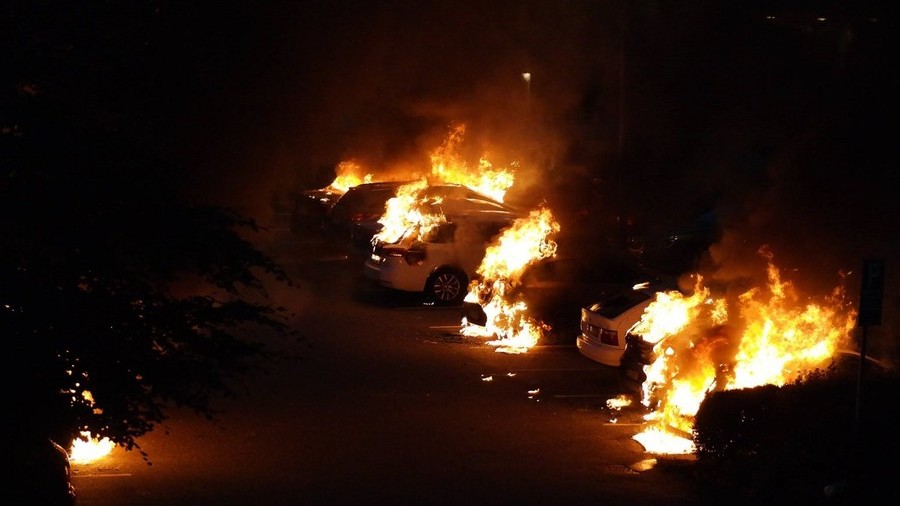 Swedish PM ‘pissed off’ as masked youths set scores of cars on fire across country (PHOTOS, VIDEO)