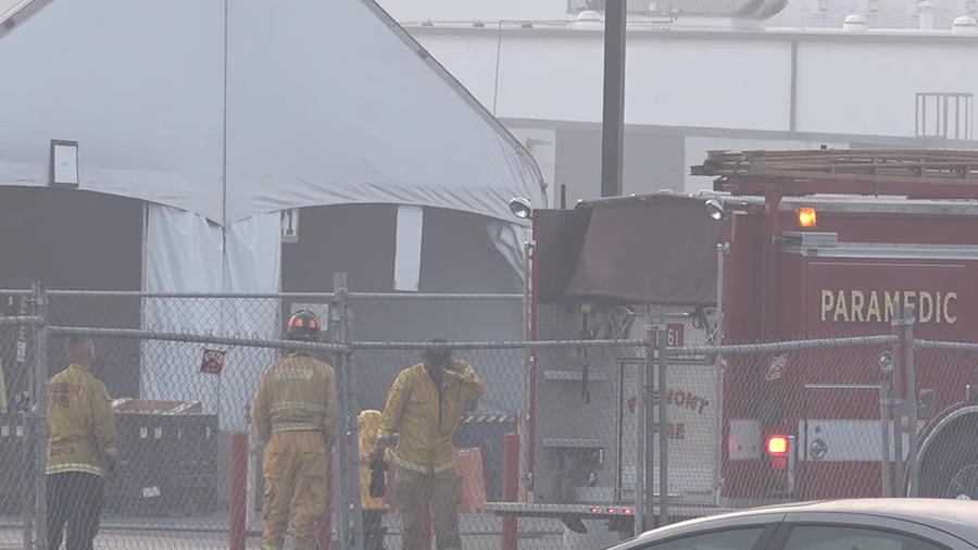 Fire breaks out at Tesla complex in California (VIDEO)