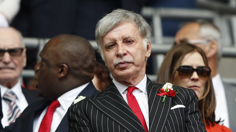‘We want our Arsenal back’: Gunners fans protest & demand US owner Kroenke leaves club after Super League debacle (VIDEO)