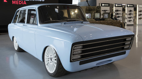 ‘Eat it, Elon’: Internet greets Kalashnikov electric supercar with love & hate for old-school looks