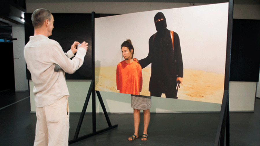Pretend jihadist execution art denounced in the Netherlands