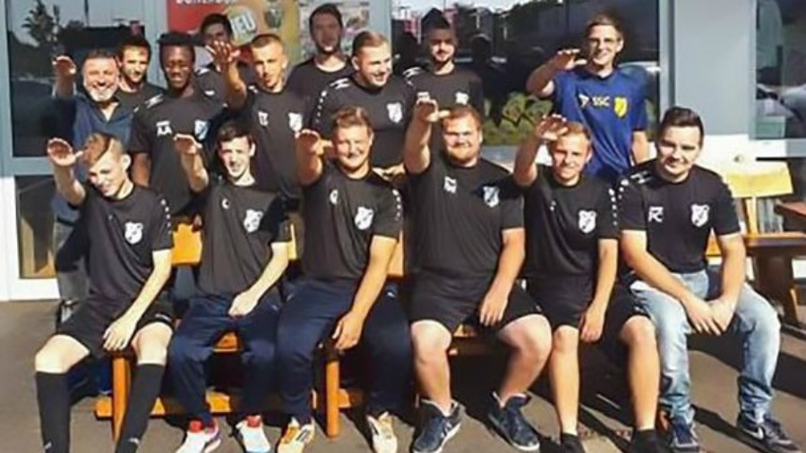 German footballers kicked off team for making ‘Nazi salute’ in photo  