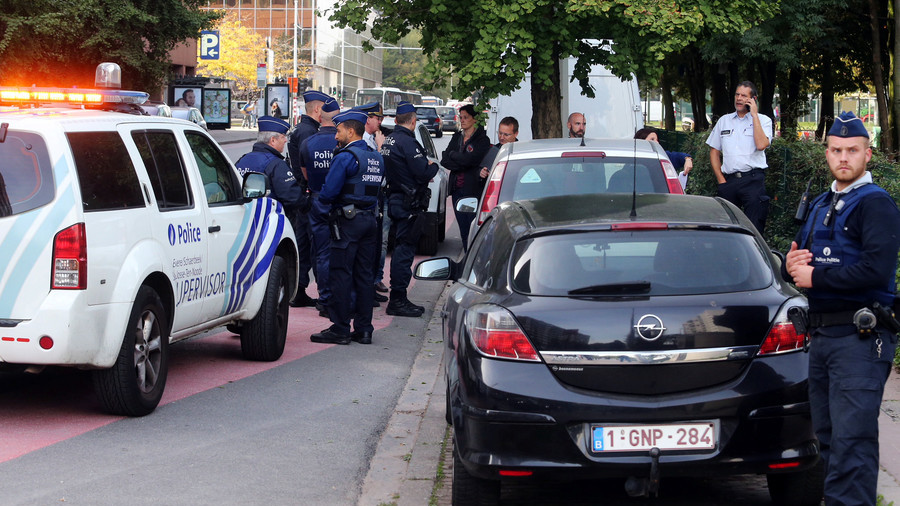Knife-wielding attacker injures police officer in Brussels