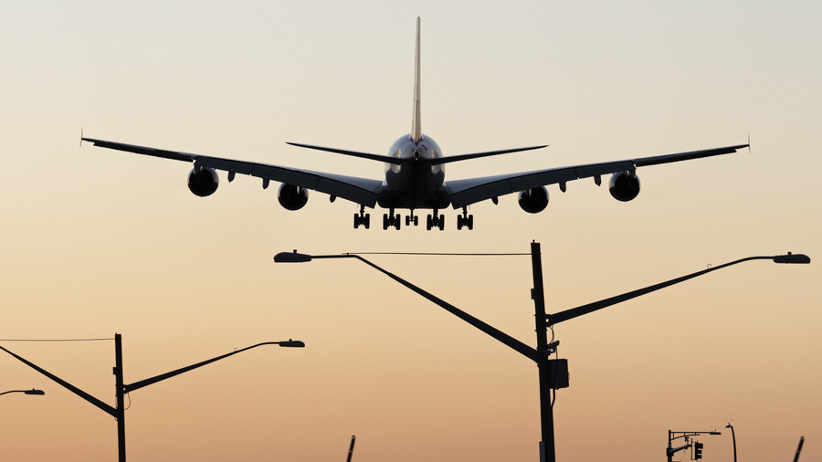 Hero air traffic controller dies helping last plane escape Indonesian(01)