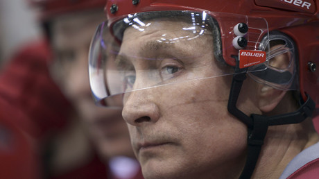 ‘Let's wrap it up, I want to play ice hockey’ – Putin gets his skates on at Valdai Club session