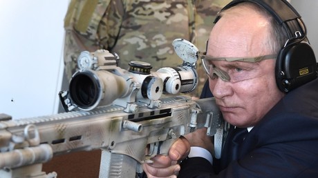 Sniper Putin: Russian president tests new Kalashnikov marksman rifle (VIDEOS)