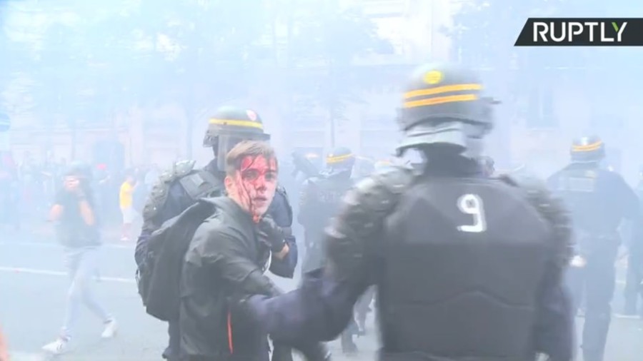 Smoke & blood as French riot police charge union protest against Macron’s reforms (VIDEO)