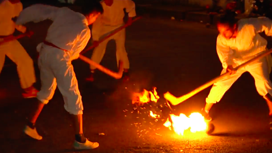 Mexican players fight for ball of flames in indigenous game (VIDEO)