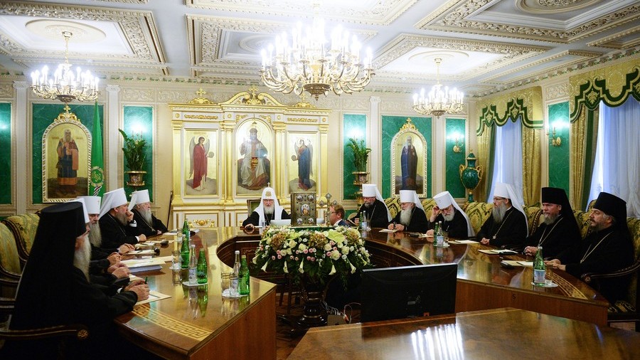 Biggest split in modern Orthodox history: Russian Orthodox Church breaks ties with Constantinople