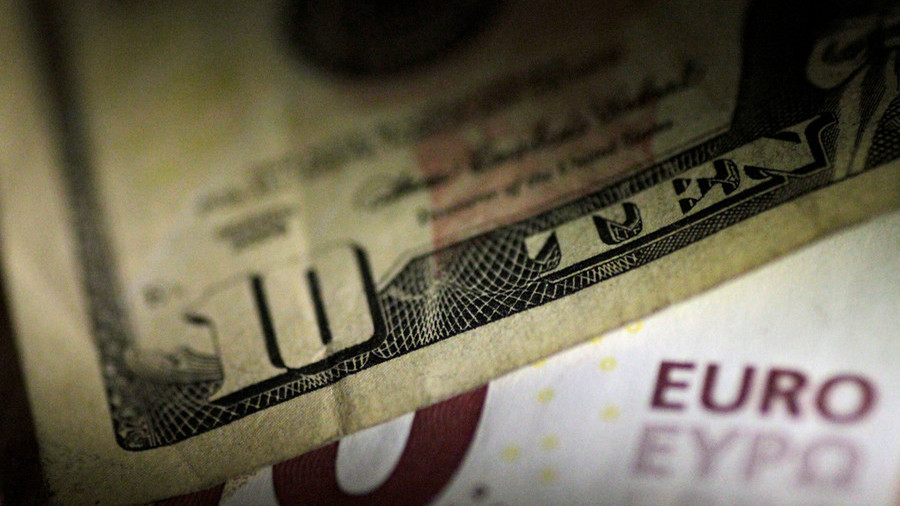 Expect US dollar to plunge 40% against euro, forex analyst predicts