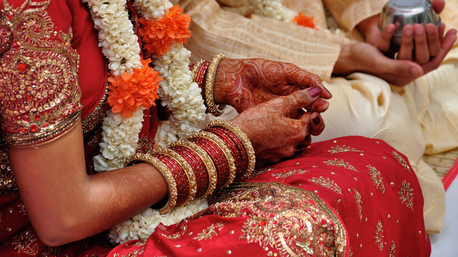 Wedding tourism: Indian couples selling tickets to their big day