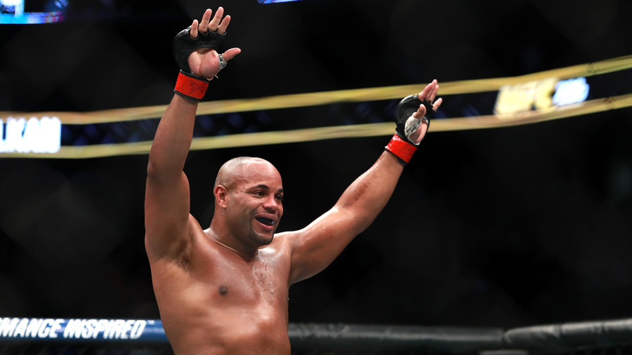 UFC 230: Cormier submits Lewis in history-making heavyweight title defense   