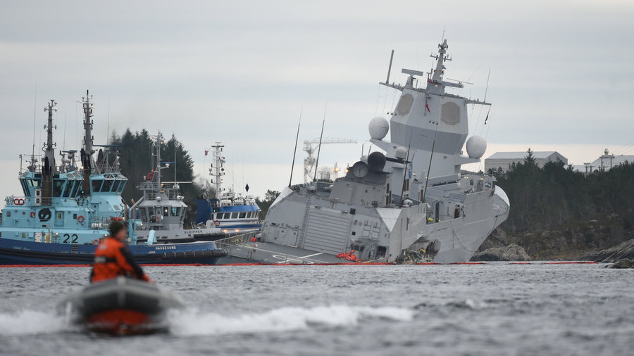 Norwegian frigate collides with oil tanker off country’s coast, 8 injured (VIDEO)