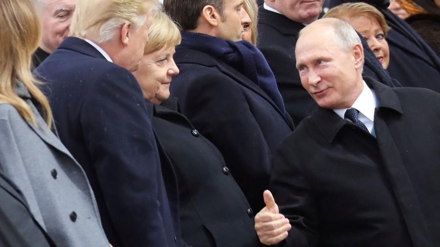 Thumbs up! Putin shakes hands with Trump and Melania during WWI ceremony in Paris (PHOTOS)