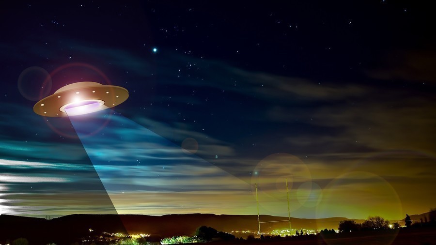 Investigation launched after several pilots report close encounter with UFO (AUDIO)