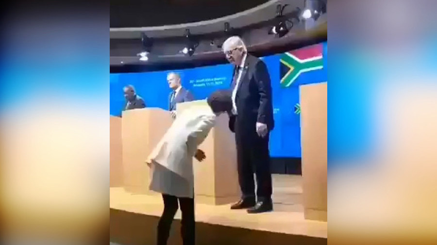 Black or brown? Twitter explodes over Juncker wearing ‘different’ shoes (VIDEO)