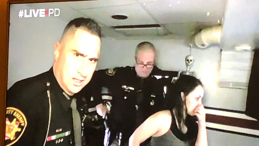 Live police bust overshadowed by porn blaring on TV (VIDEO)