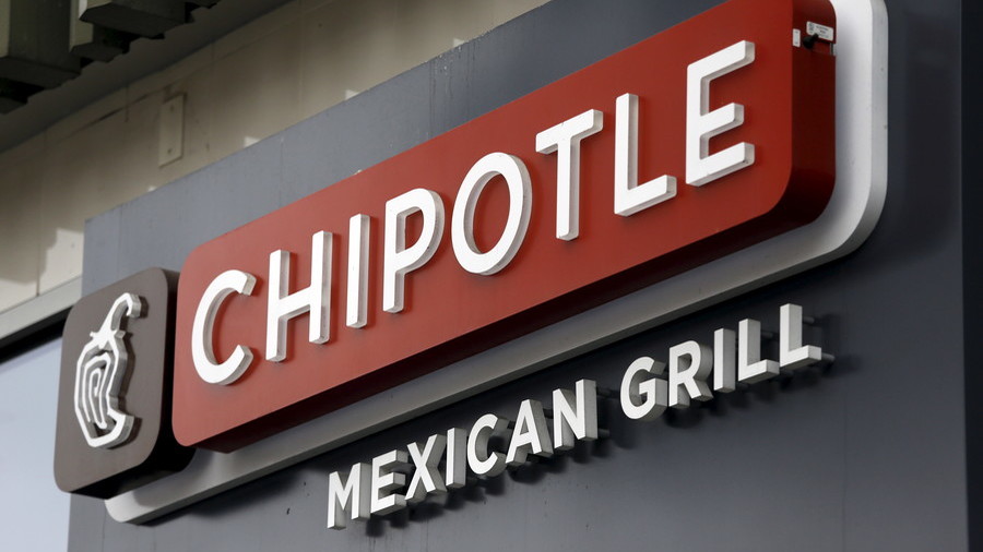 Viral clip sees Chipotle manager fired for accusing black diners of wanting to dine-and-dash (VIDEO)