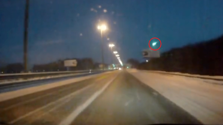 Fireball in Siberia: WATCH as a meteor lights up the night sky