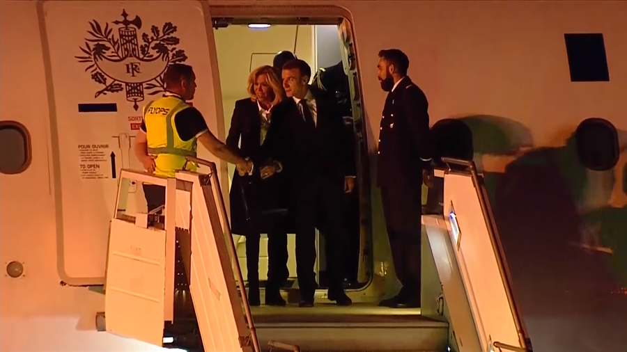 Macron left all alone on the runway at G20 arrival, has to shake hands with airport staff (VIDEO)