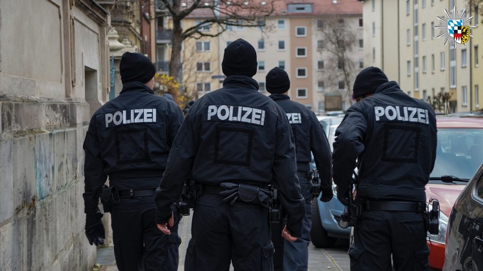 Nuremberg stabbings: Police hunt for ‘knifeman’ in Germany after 3 ...