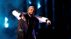 Video of rapper Drake kissing & fondling underage girl on stage resurfaces