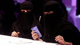 Secret divorce is history now! Saudi women to learn they’re single again via…SMS?!