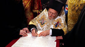 Split on Christmas Eve: Ukraine’s Orthodox Church gets independence decree from Constantinople