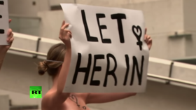 Topless protesters call for Saudi teen Rahaf al-Qunun to be granted asylum in Australia (VIDEO)