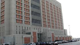 Brooklyn detainees bang on prison windows for help during cold weather blackout (VIDEO)