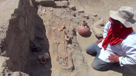 Remains of ancient warrior & erotic object found in Peruvian tomb (VIDEO)