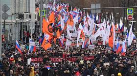 Tribute to Nemtsov: Thousands join Moscow march in memory of slain Russian politician