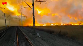 Trans-Siberian train narrowly escapes inferno of raging wildfire (VIDEO)