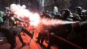 Ukrainian radicals clash with police outside Poroshenko’s office, give ultimatum to president
