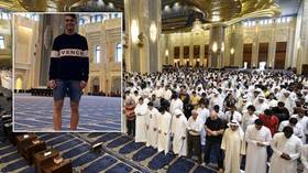 ‘Lack of respect’: Muslim fans slam Arsenal star Suarez for wearing shorts in mosque