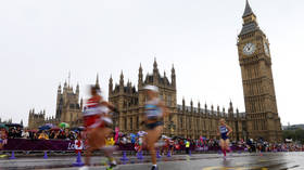 Clocked off! - London Marathon runner's Big Ben outfit can't fit through finish line (VIDEO)