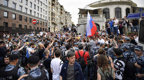 100s attend unsanctioned rally in Moscow to support journalist after drug case against him dropped