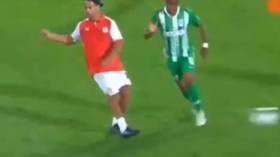 'Class is permanent': 39-year-old Brazil icon Ronaldinho takes out SEVEN opposition players with ridiculous no-look assist (VIDEO)
