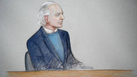 ‘A 1950s show trial’: John Pilger describes ‘disgraceful’ courtroom treatment of Julian Assange by UK judge