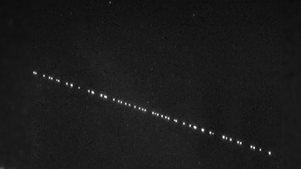 ‘All hail the overlords!’ Stargazers mystified by unexplained lights