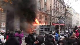 Bikes ablaze & cameras crippled: Damage wreaked on Parisian streets amid huge protests in France (VIDEOS)